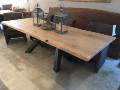Eettafel op maat met onderstel Jop 1