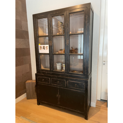 Buffetkast van oud hout gemaakt