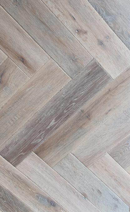 Eiken houten visgraat vloer