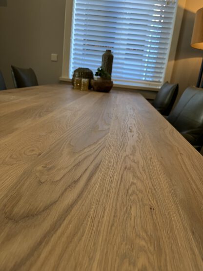 Eettafel Eikenhout met verjongd blad en afgeronde hoeken - Afbeelding 2