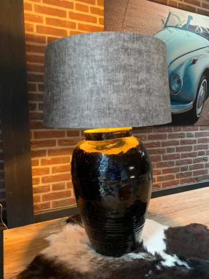 Oude kruiklamp zwart