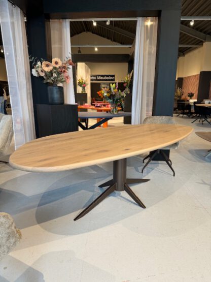 Eikenhouten eettafel slipper model