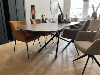 HPL eettafel in organische vorm - Afbeelding 2