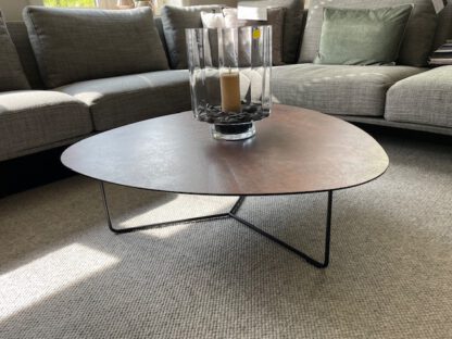 HPL salontafel driehoekvorm met facetrand