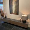 tv dressoir Scudo op maat Eiken met HPL blad en klep met stof bekleed