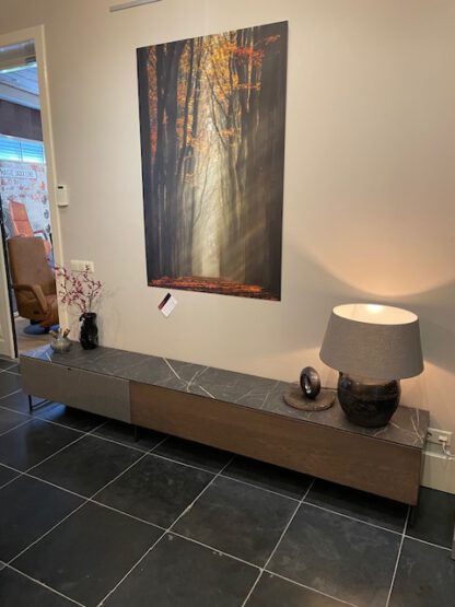 tv dressoir Scudo op maat Eiken met HPL blad en klep met stof bekleed