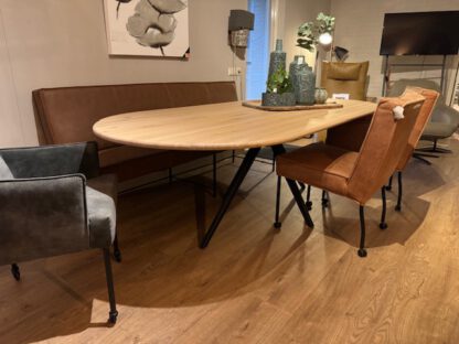 Eikenhouten eettafel half rond